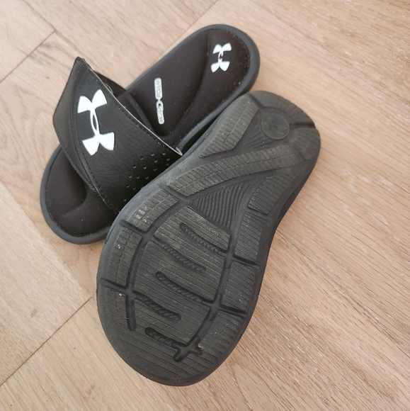 UNDER ARMOUR | Slides, like new - Picture 2 of 4